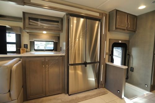 2025 Renegade Rv Explorer 38EMB