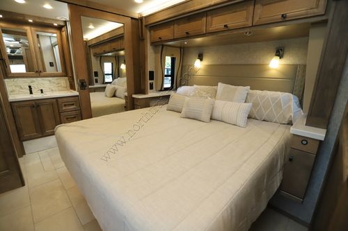 2025 Tiffin Motor Homes Phaeton 37BH