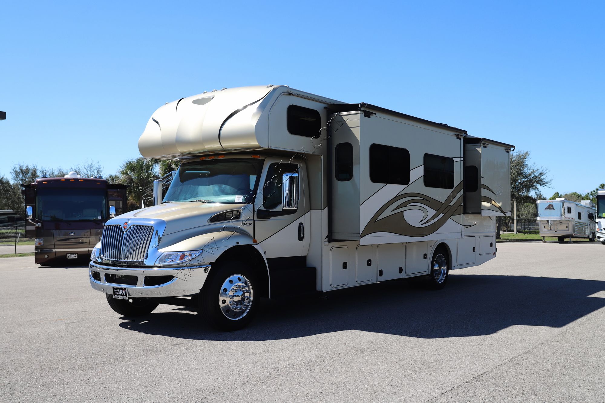 Used 2023 Nexus Wraith 32W Super C  For Sale