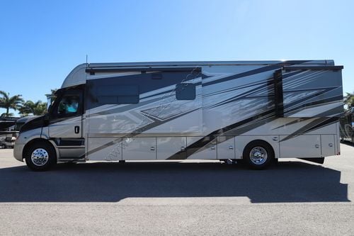 2025 Renegade Rv Explorer 38EMB