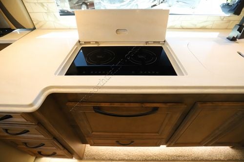 2025 Tiffin Motor Homes Phaeton 37BH