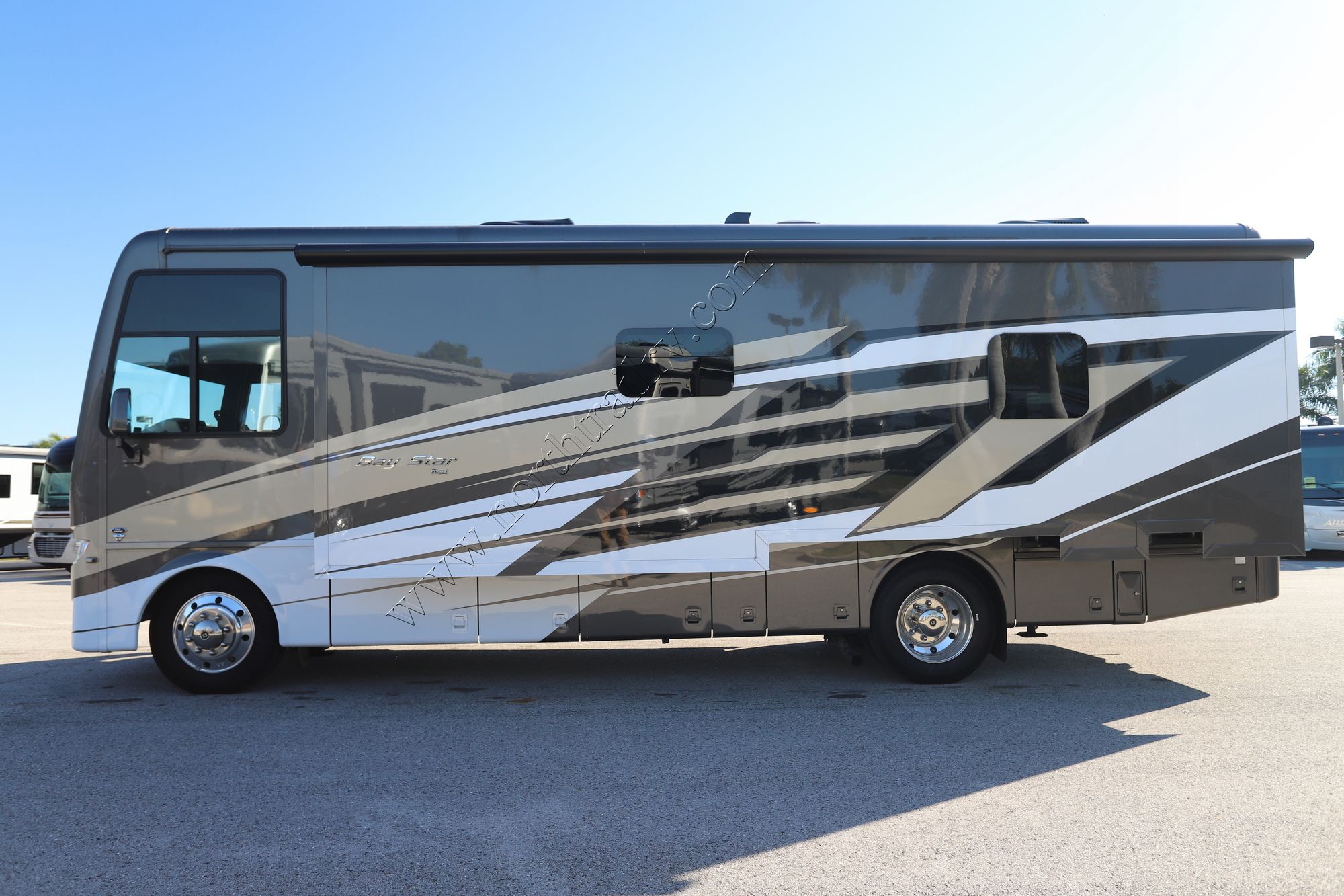 Used 2025 Newmar Bay Star 3016 Class A  For Sale