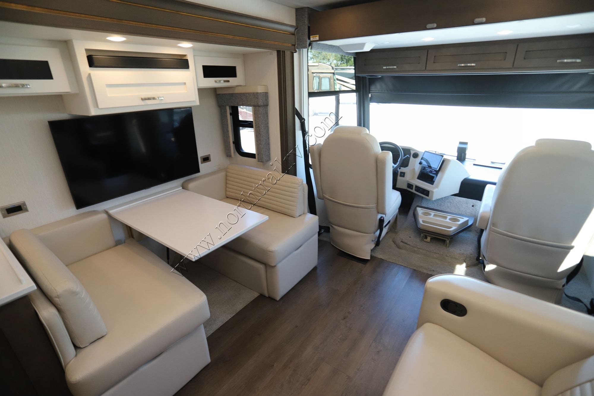 Used 2025 Newmar Bay Star 3016 Class A  For Sale