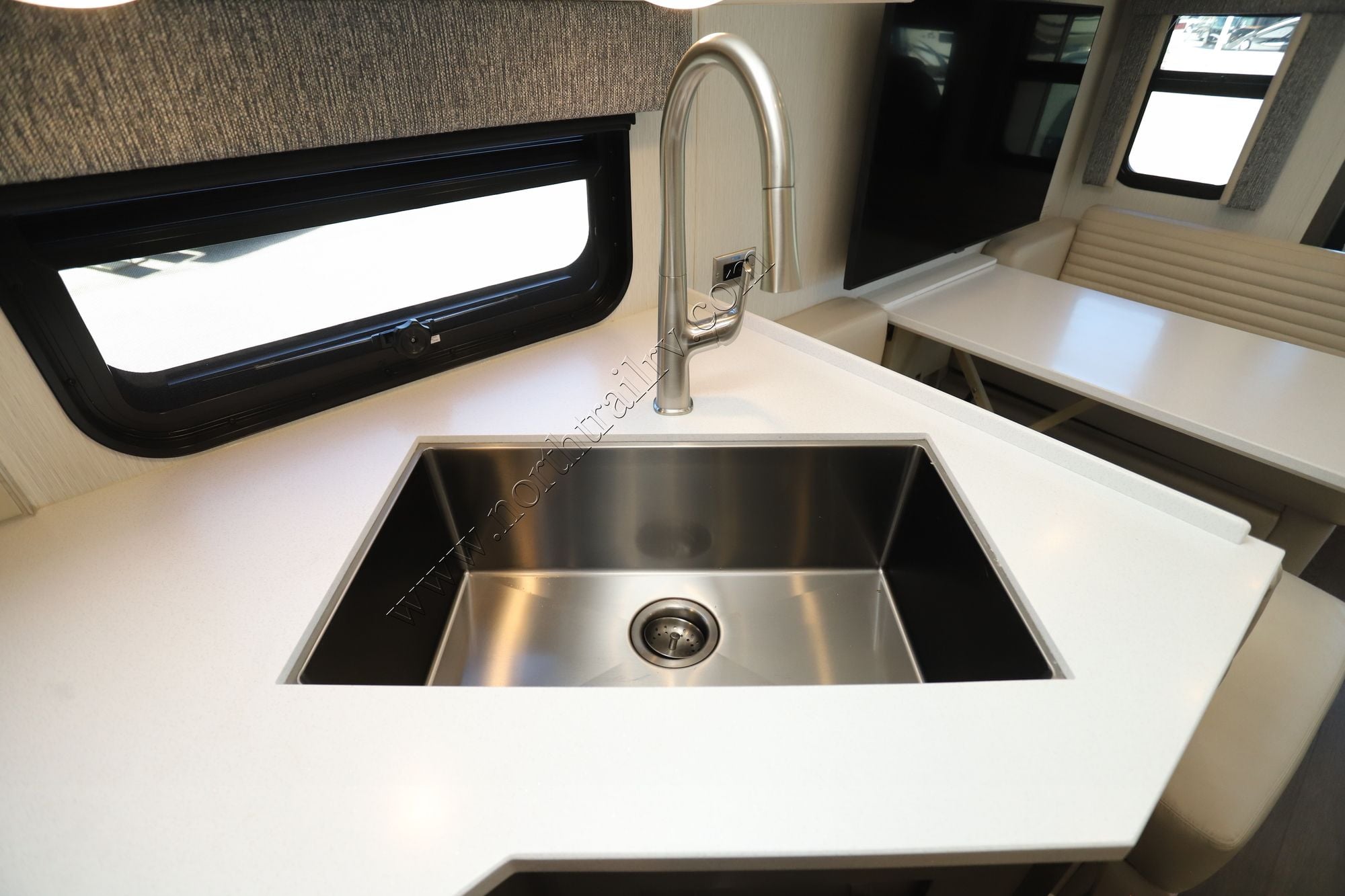 Used 2025 Newmar Bay Star 3016 Class A  For Sale