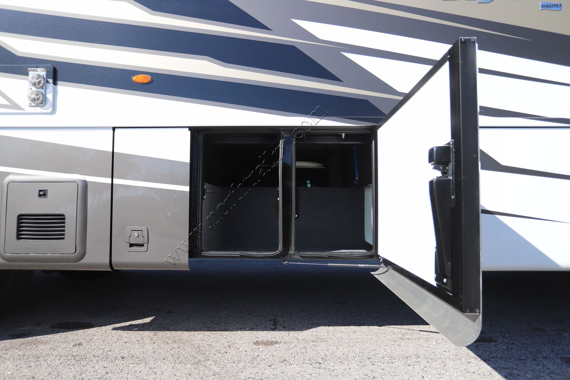 Used 2025 Newmar Bay Star 3016 Class A  For Sale