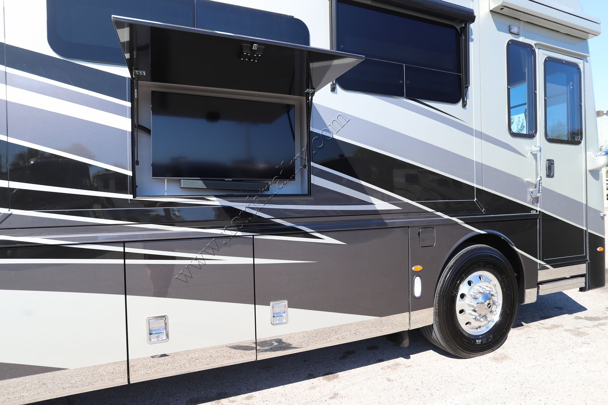 Used 2023 Newmar Dutch Star 4326 Class A  For Sale