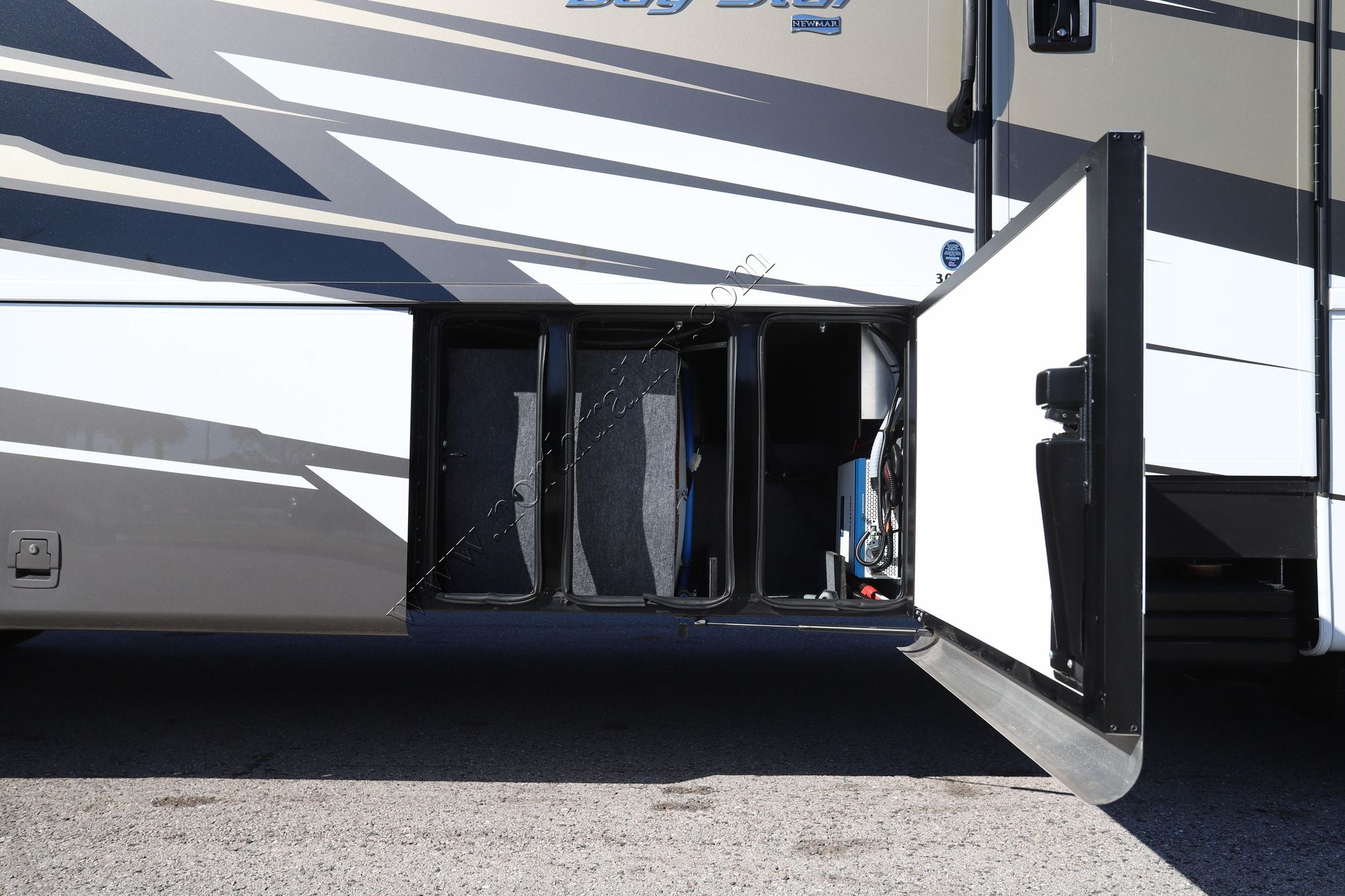 Used 2025 Newmar Bay Star 3016 Class A  For Sale