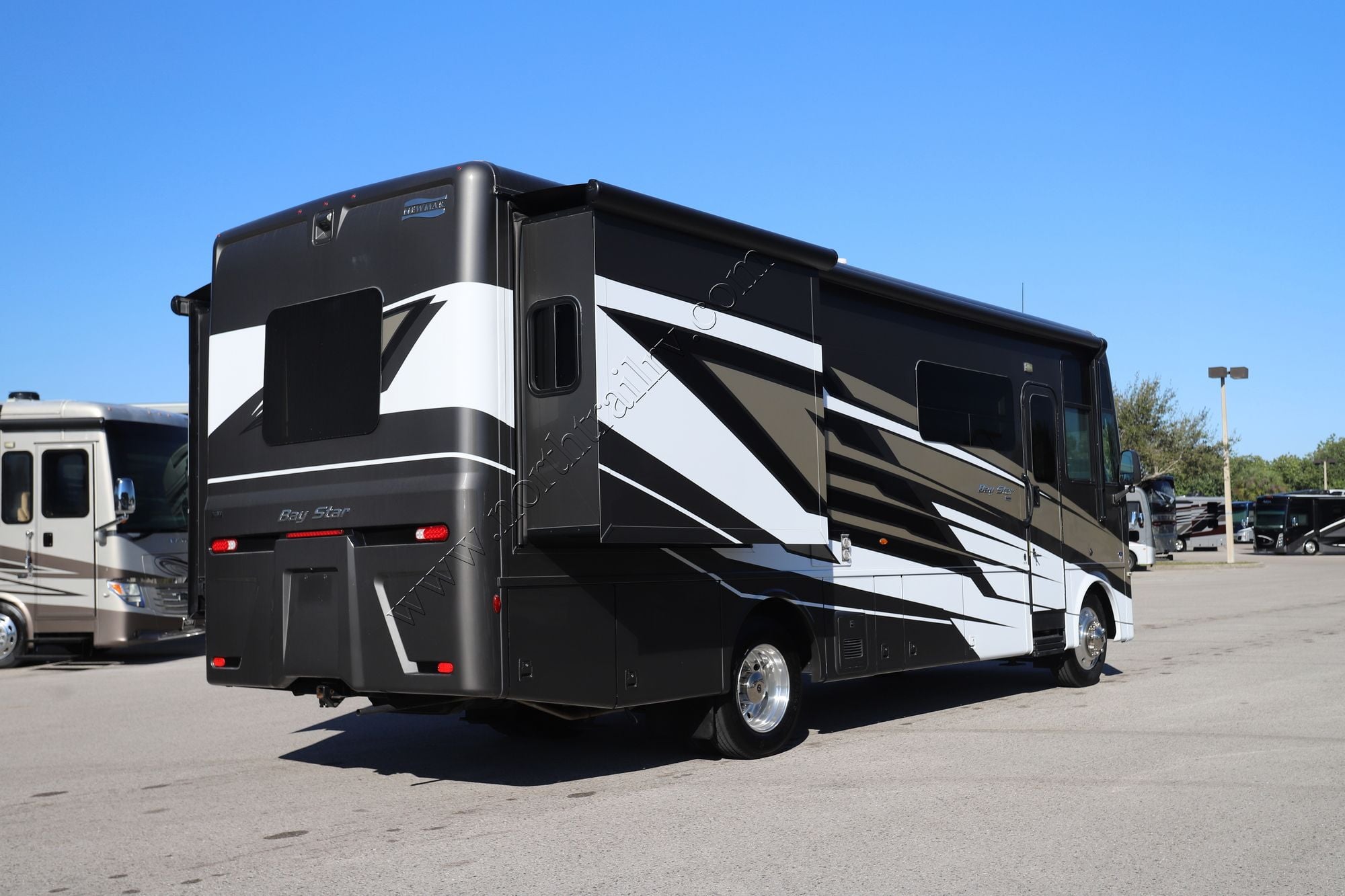 Used 2025 Newmar Bay Star 3016 Class A  For Sale