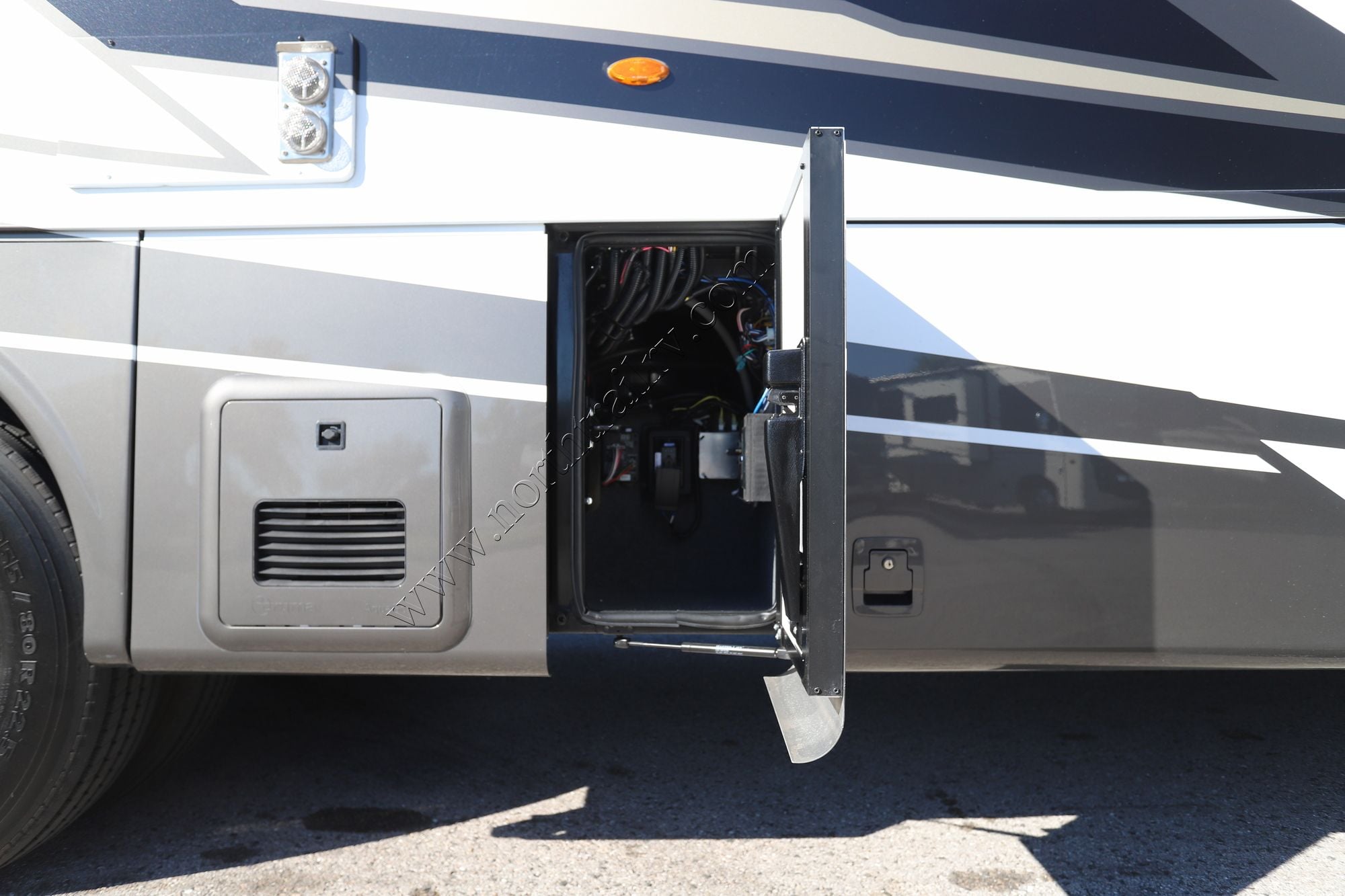 Used 2025 Newmar Bay Star 3016 Class A  For Sale