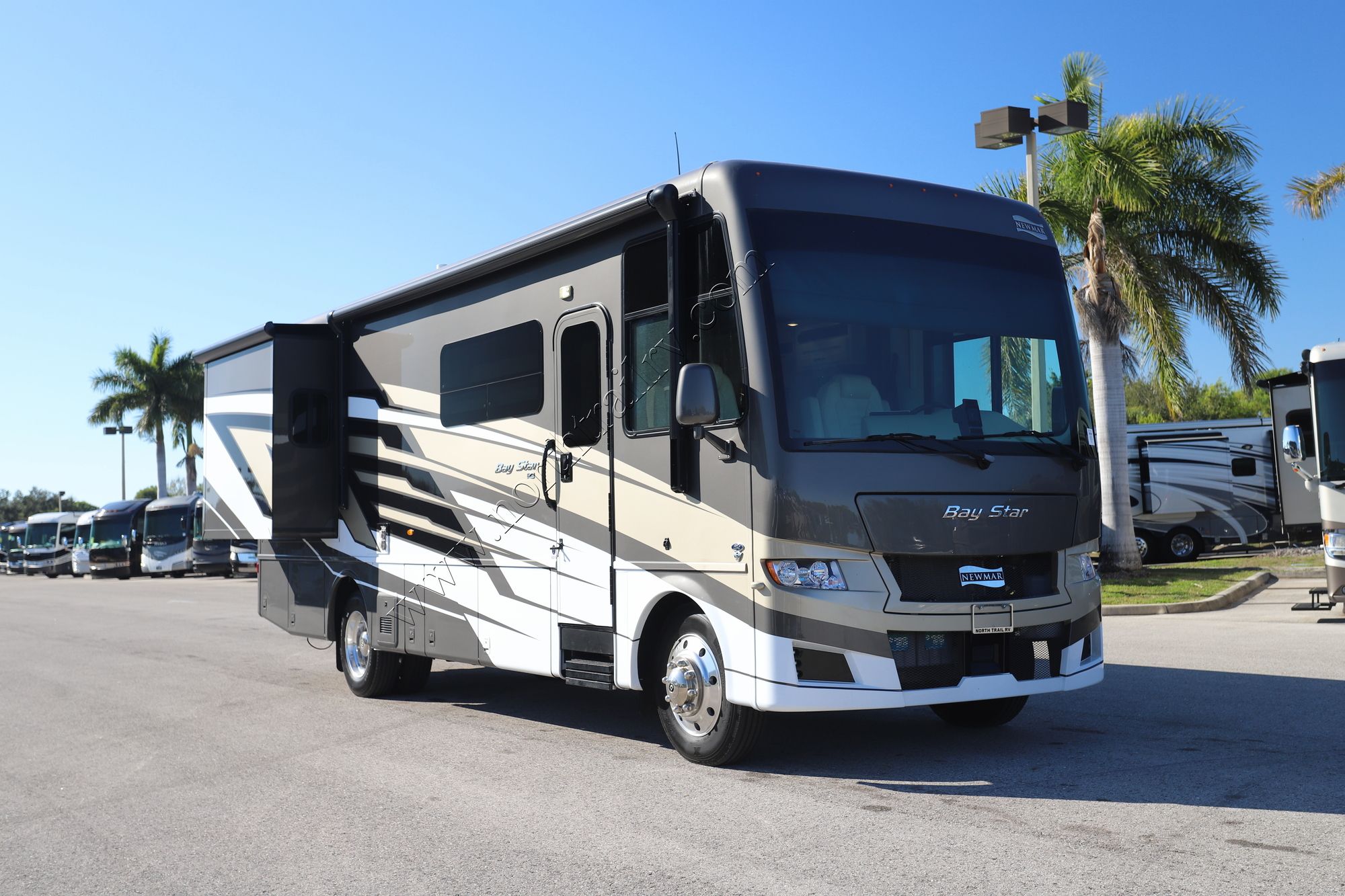Used 2025 Newmar Bay Star 3016 Class A  For Sale