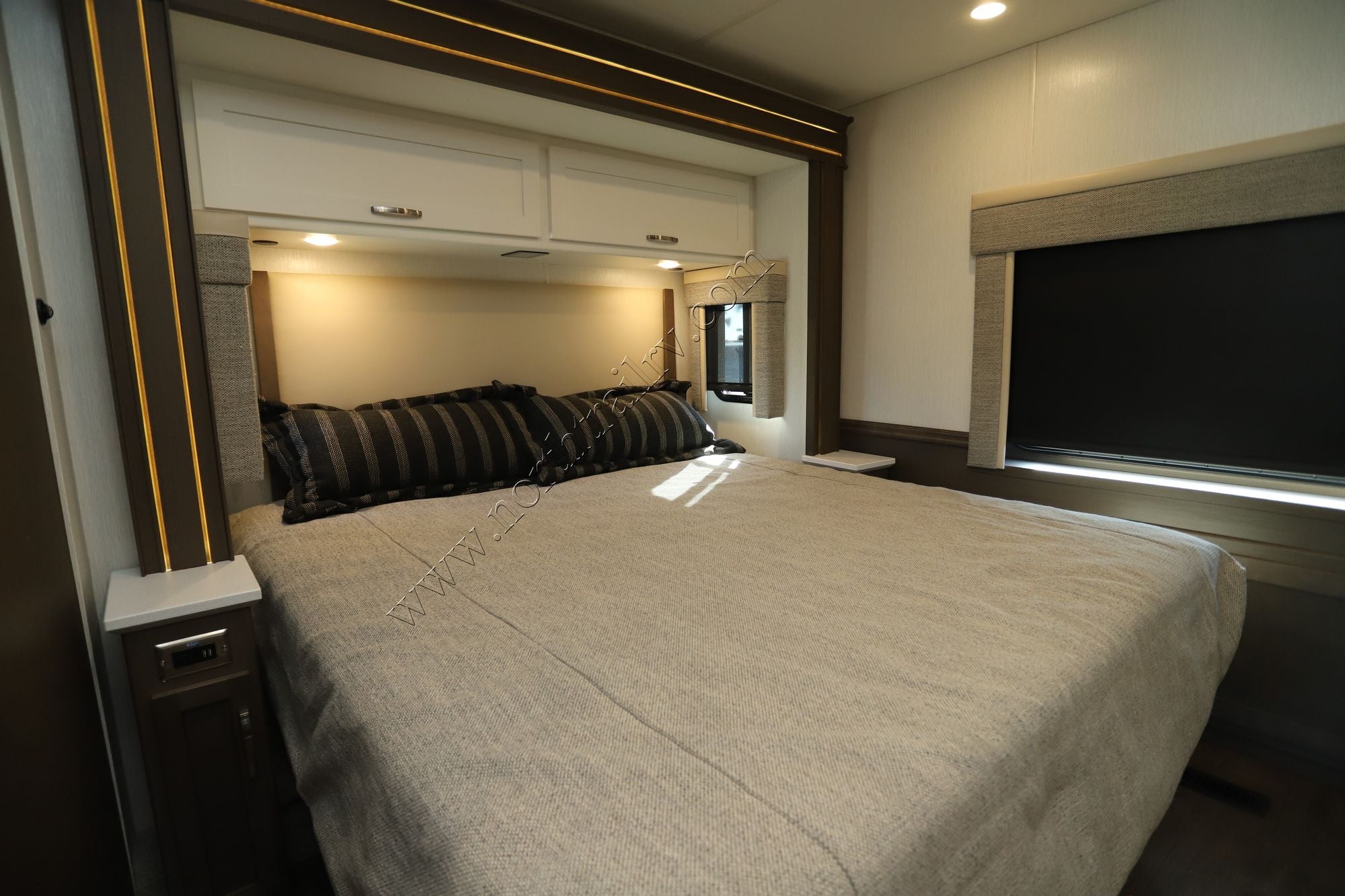 Used 2025 Newmar Bay Star 3016 Class A  For Sale