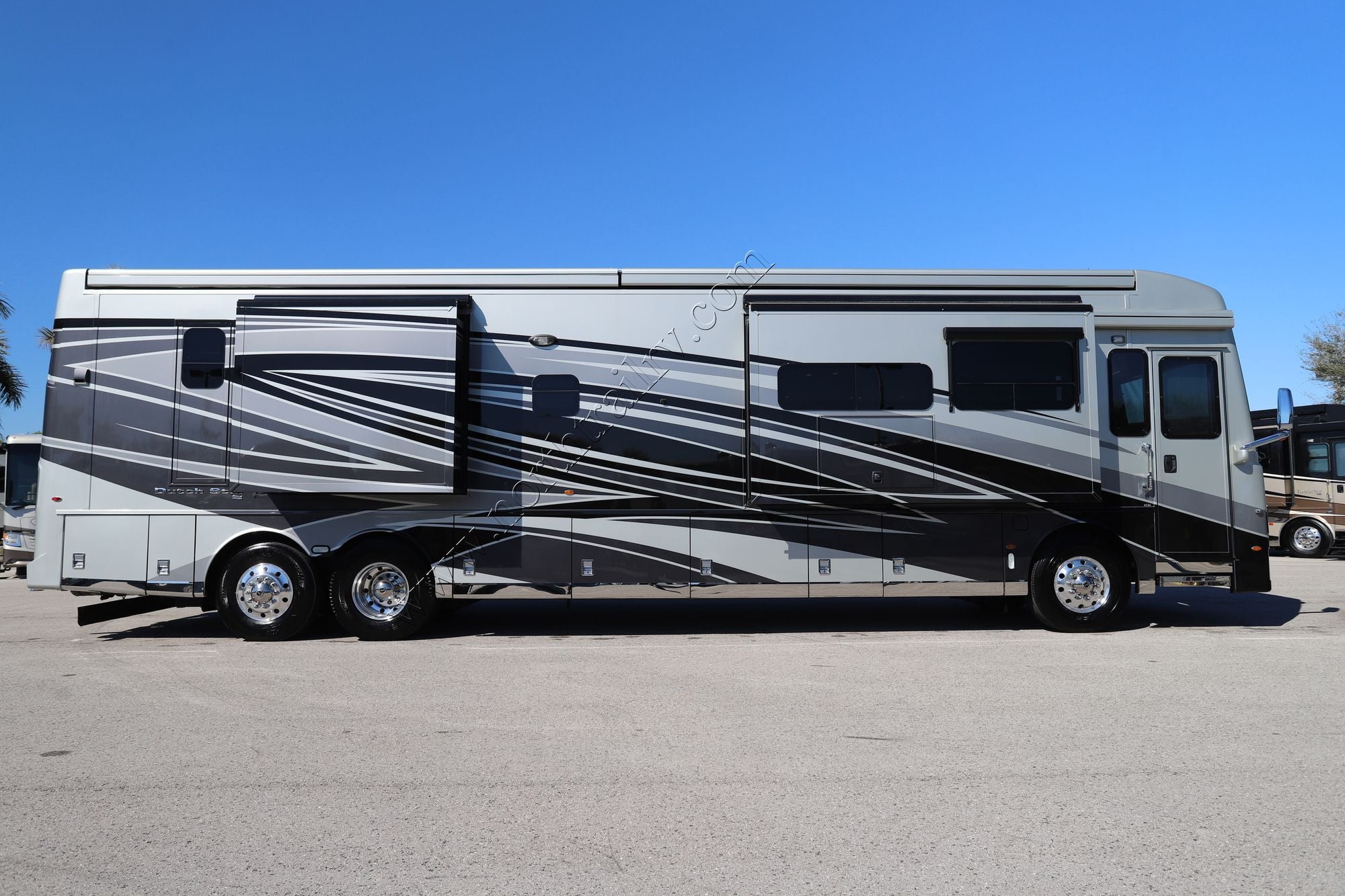 Used 2023 Newmar Dutch Star 4326 Class A  For Sale