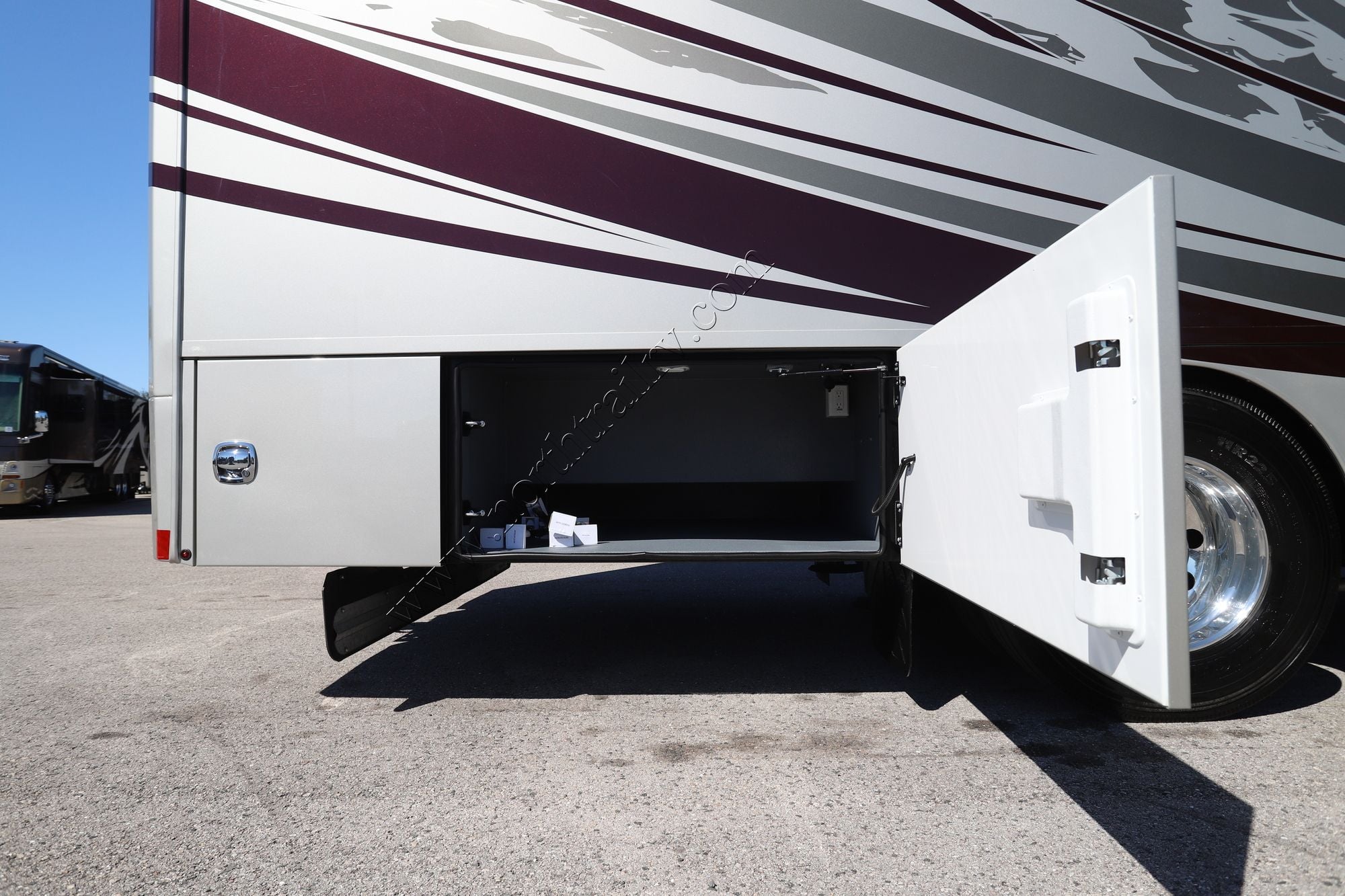 New 2026 Renegade Rv Verona Le 40LRB Super C  For Sale