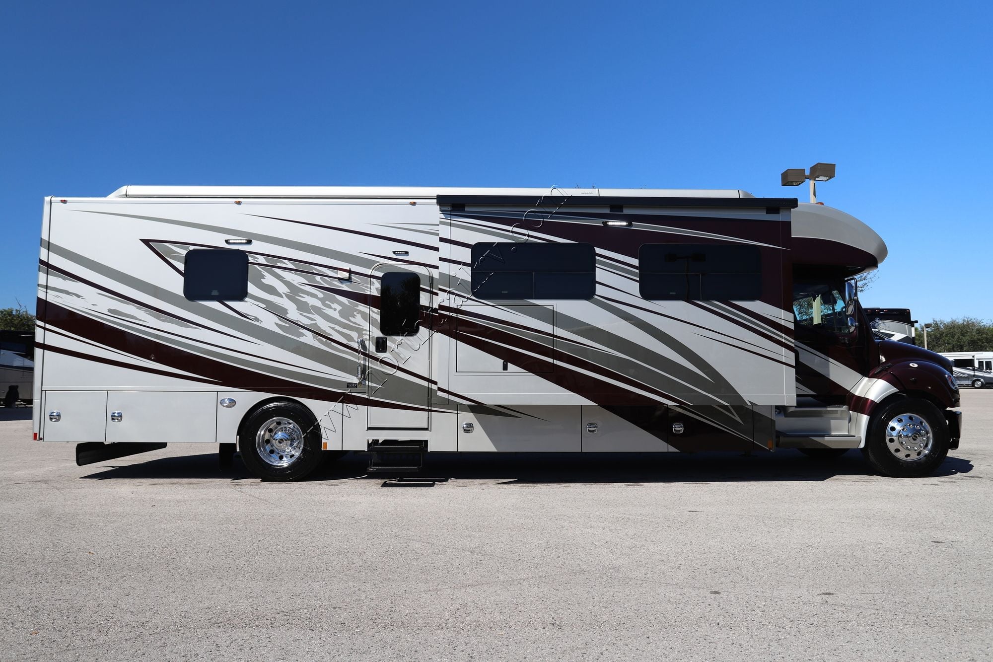 New 2026 Renegade Rv Verona Le 40LRB Super C  For Sale