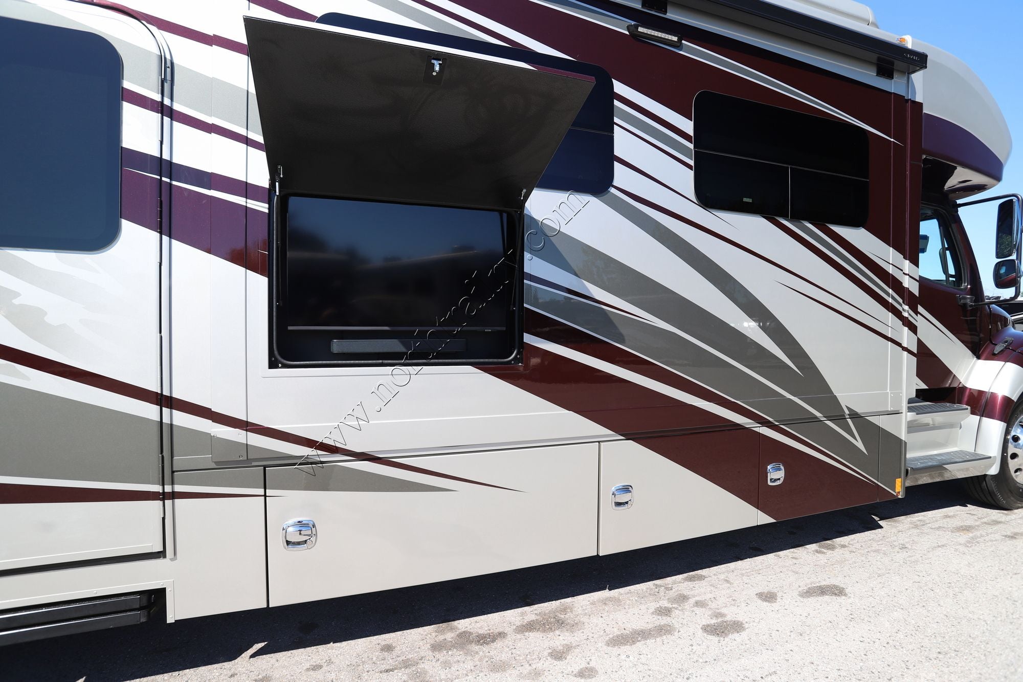 New 2026 Renegade Rv Verona Le 40LRB Super C  For Sale