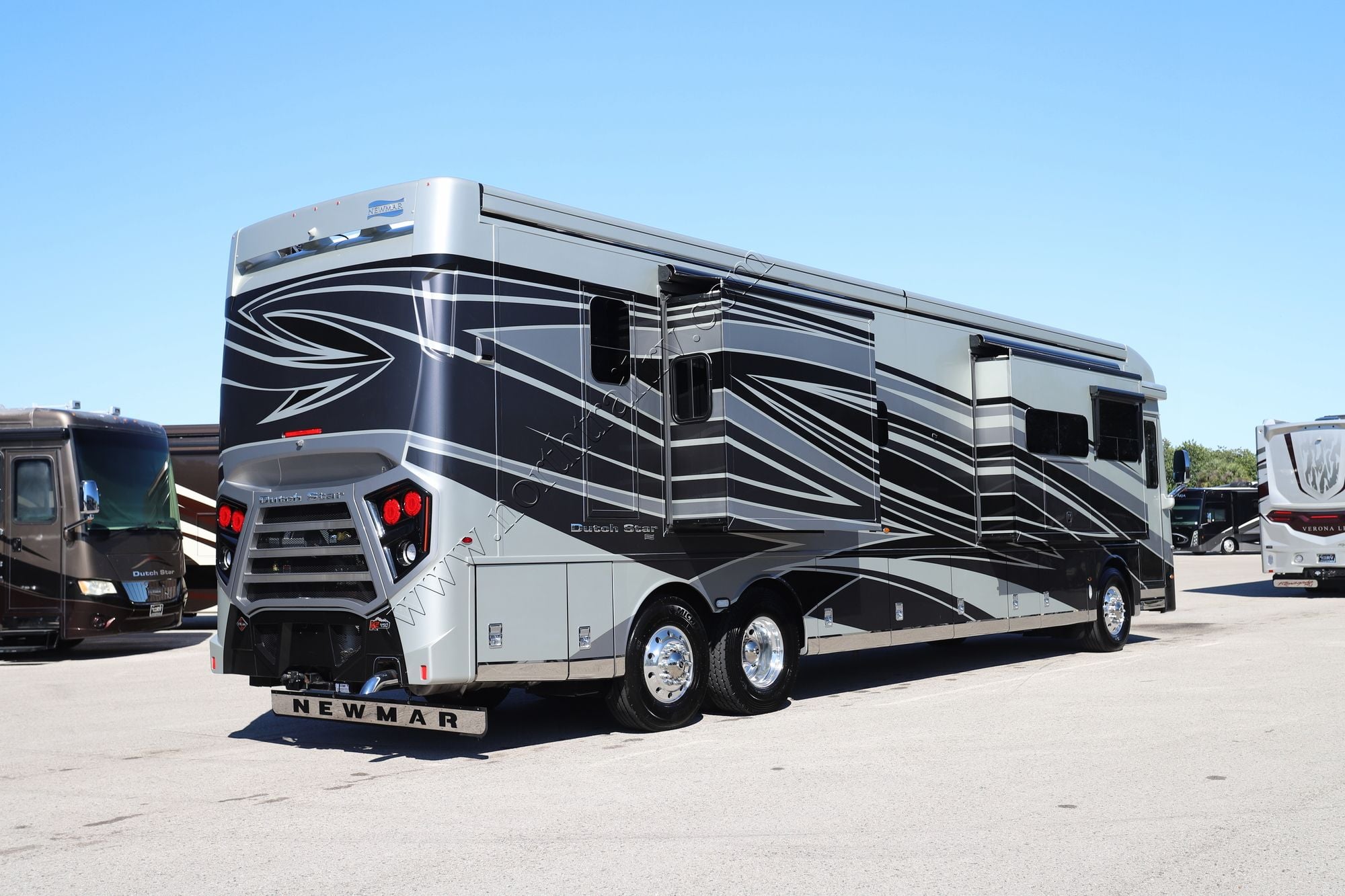 Used 2023 Newmar Dutch Star 4326 Class A  For Sale