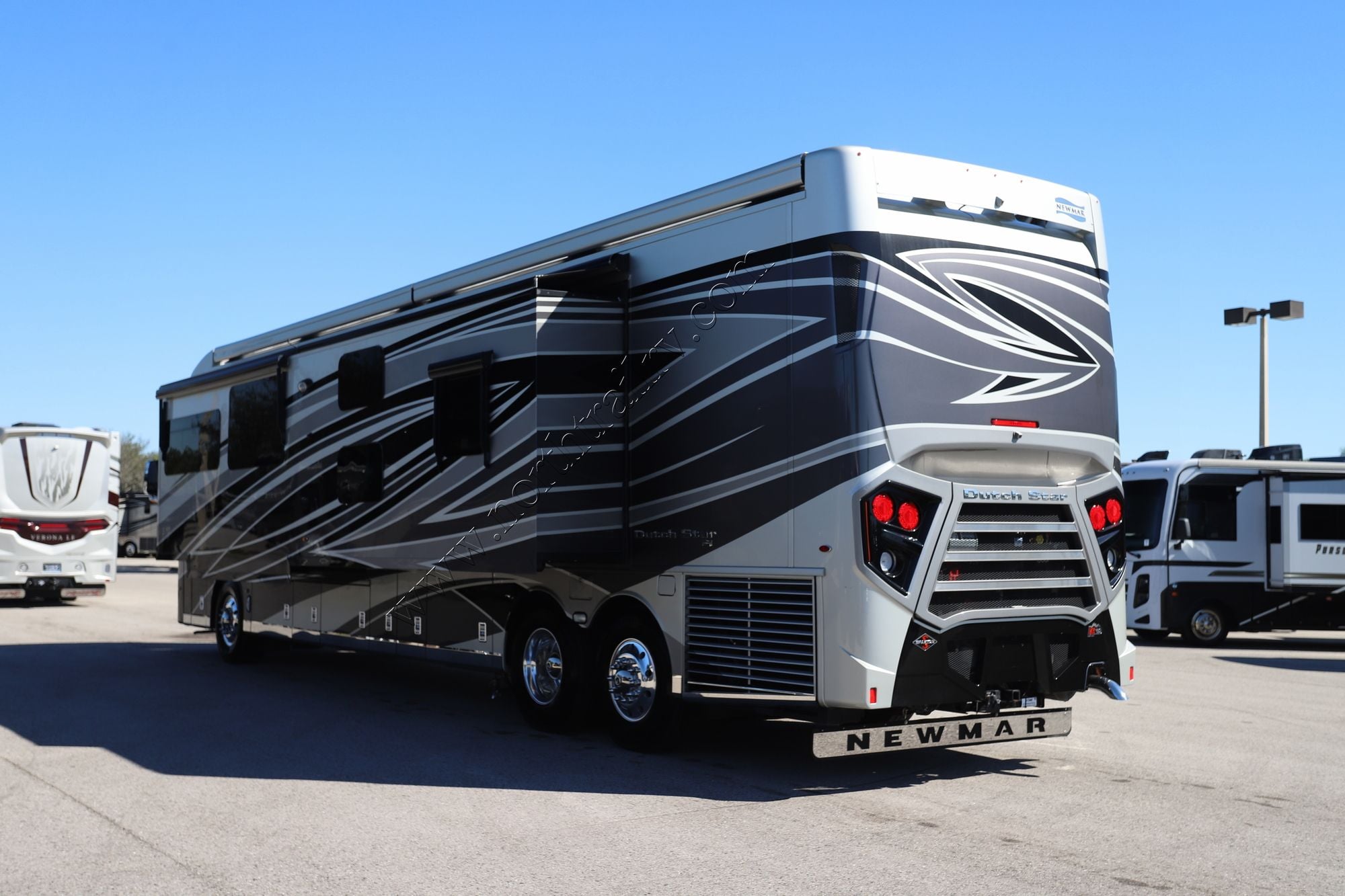 Used 2023 Newmar Dutch Star 4326 Class A  For Sale