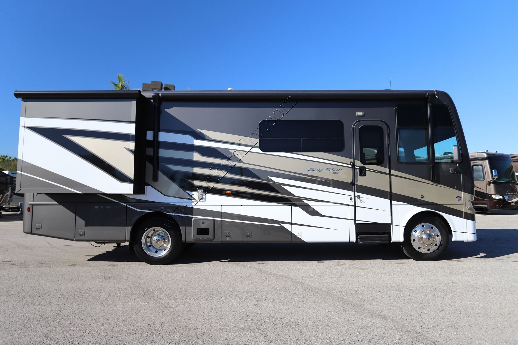 Used 2025 Newmar Bay Star 3016 Class A  For Sale