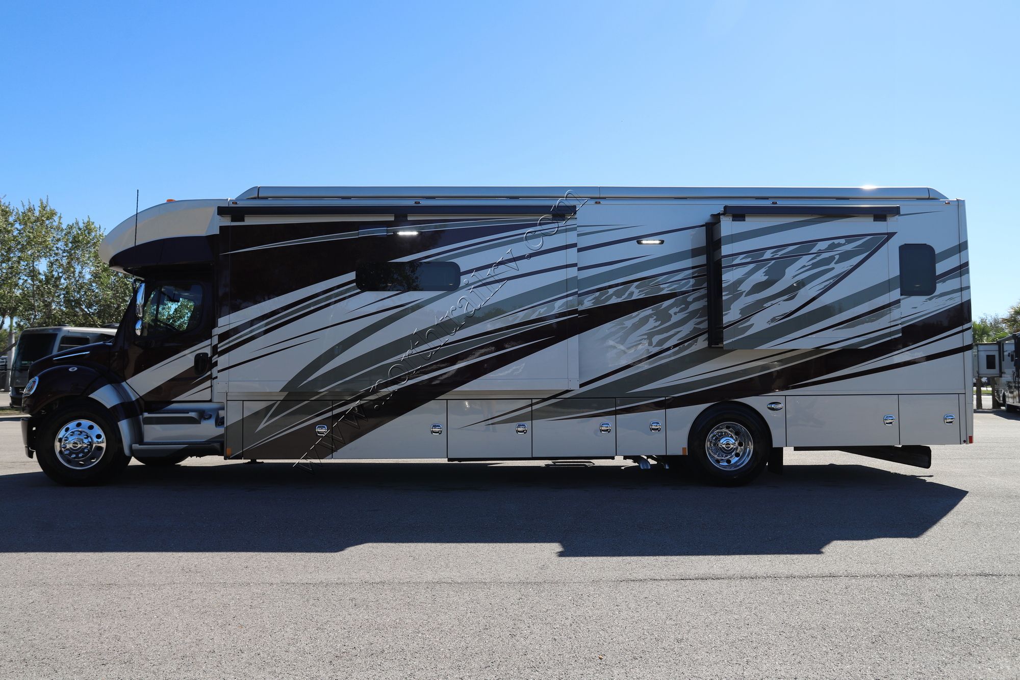 New 2026 Renegade Rv Verona Le 40LRB Super C  For Sale