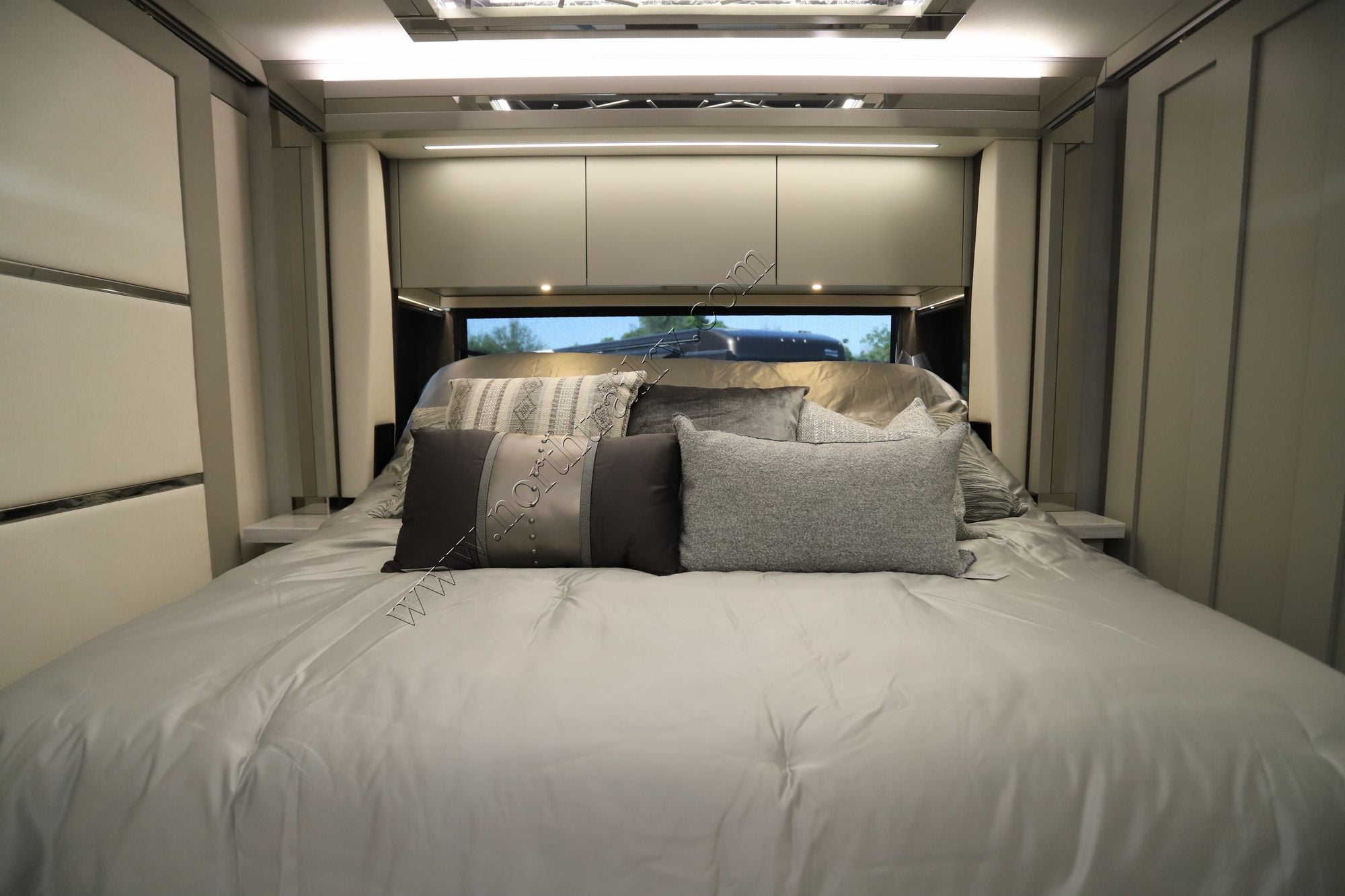 New 2026 Tiffin Motor Homes Zephyr 45PZ Class A  For Sale