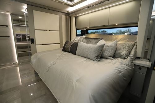 2026 Tiffin Motor Homes Zephyr 45PZ