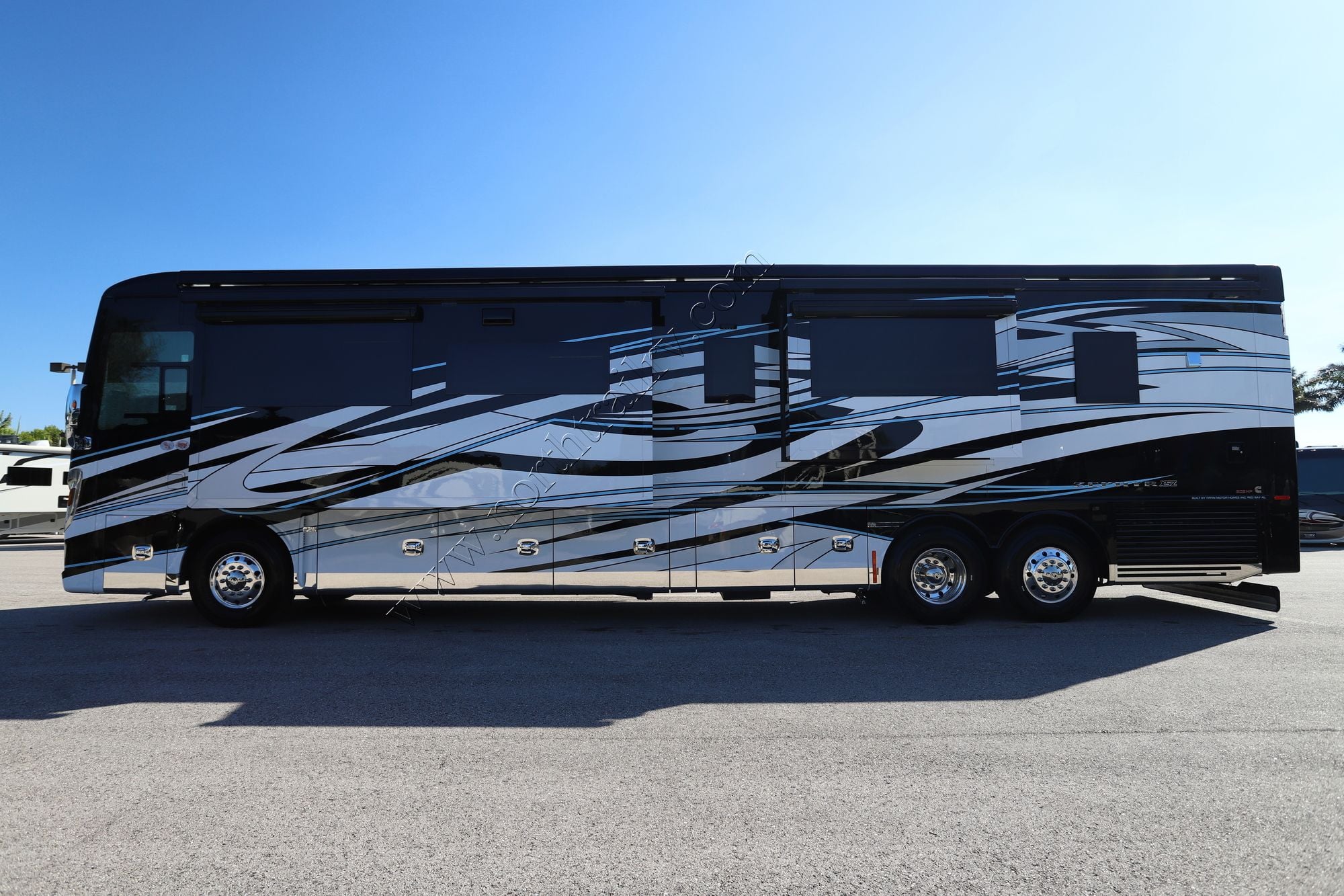 New 2026 Tiffin Motor Homes Zephyr 45PZ Class A  For Sale