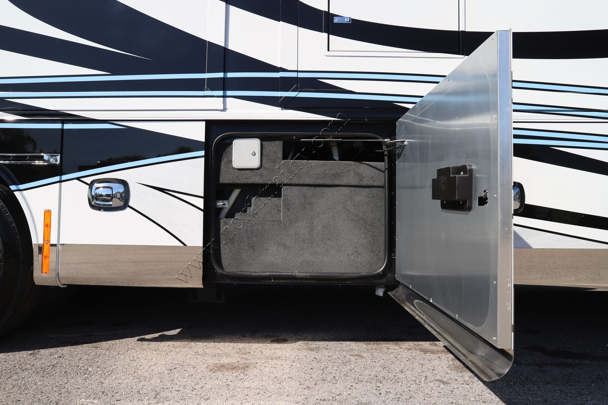 New 2026 Tiffin Motor Homes Zephyr 45PZ Class A  For Sale