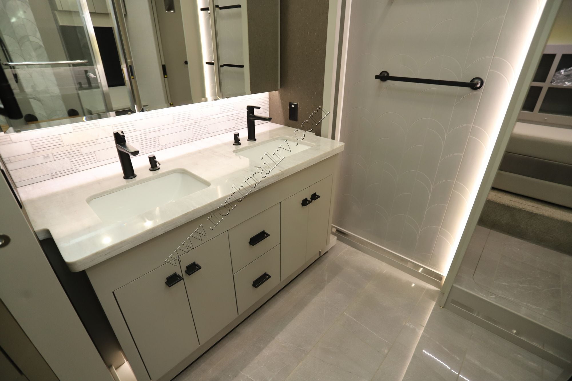 New 2026 Tiffin Motor Homes Zephyr 45PZ Class A  For Sale