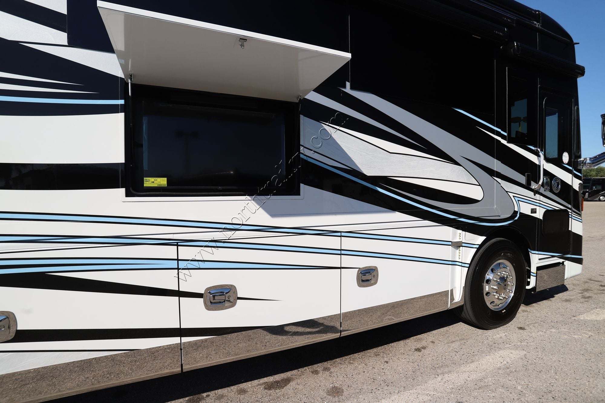 New 2026 Tiffin Motor Homes Zephyr 45PZ Class A  For Sale