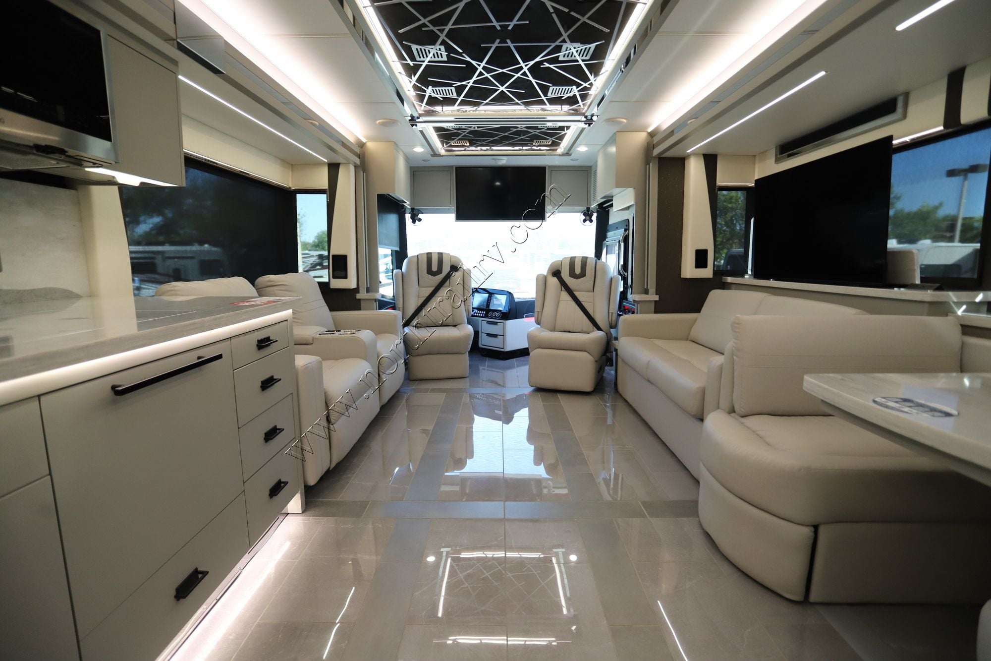 New 2026 Tiffin Motor Homes Zephyr 45PZ Class A  For Sale