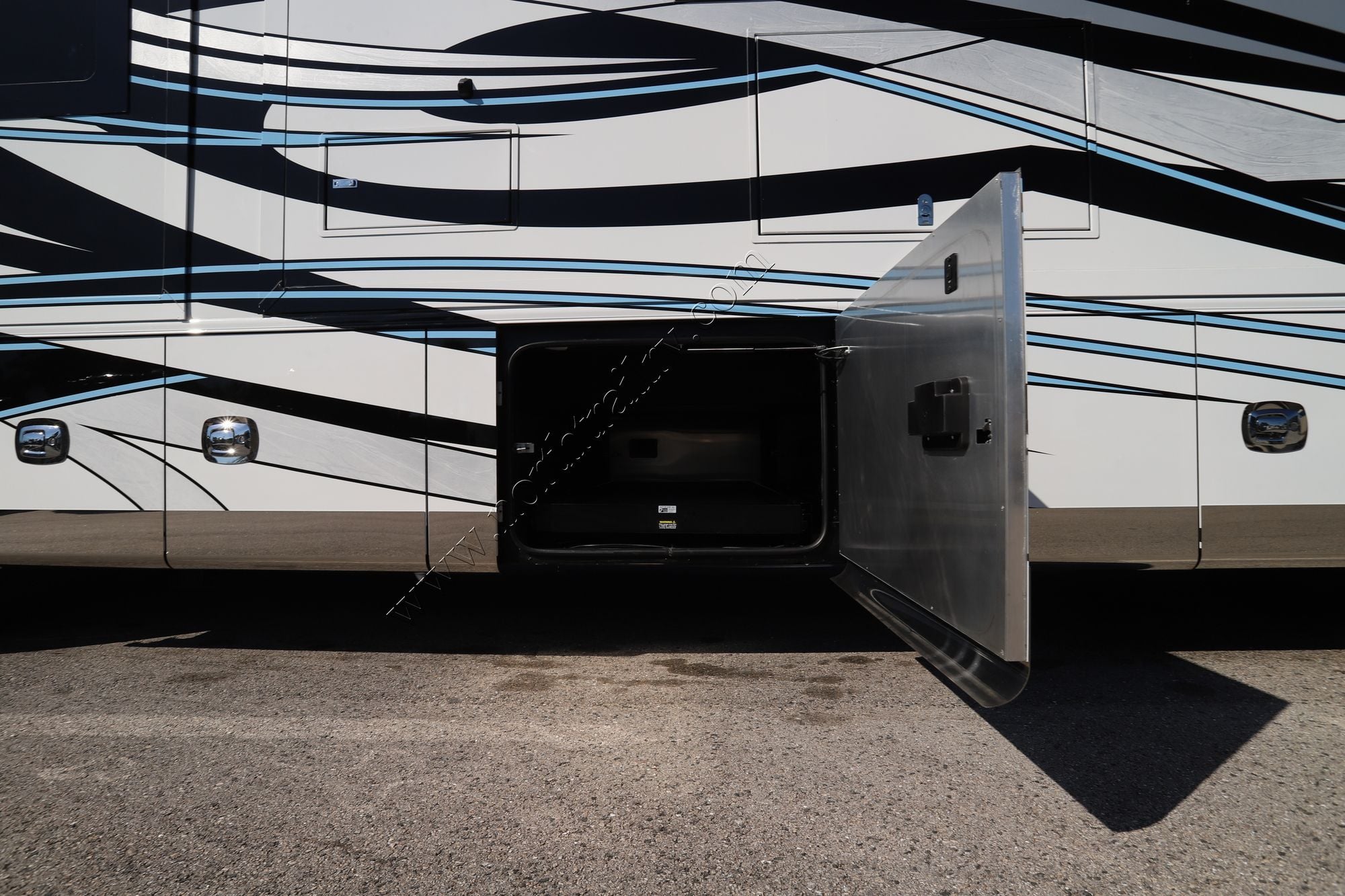 New 2026 Tiffin Motor Homes Zephyr 45PZ Class A  For Sale