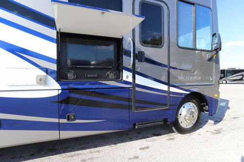 2017 Holiday Rambler Vacationer 35K
