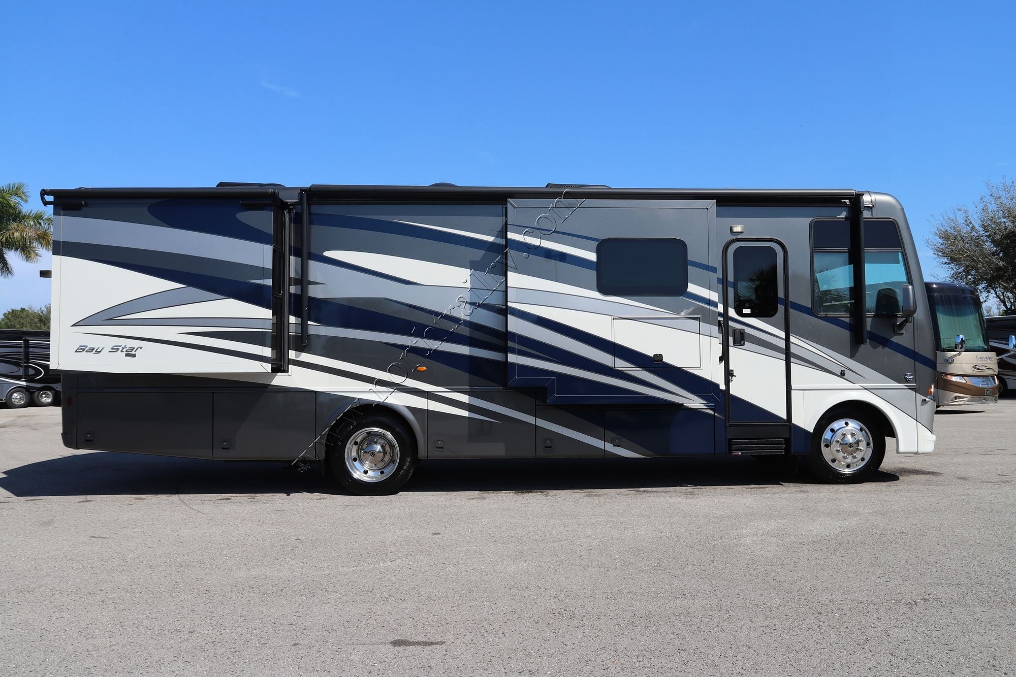 Used 2020 Newmar Bay Star 3226 Class A  For Sale