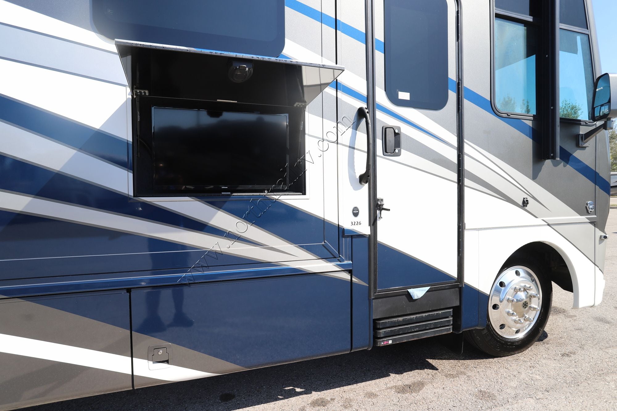 Used 2020 Newmar Bay Star 3226 Class A  For Sale