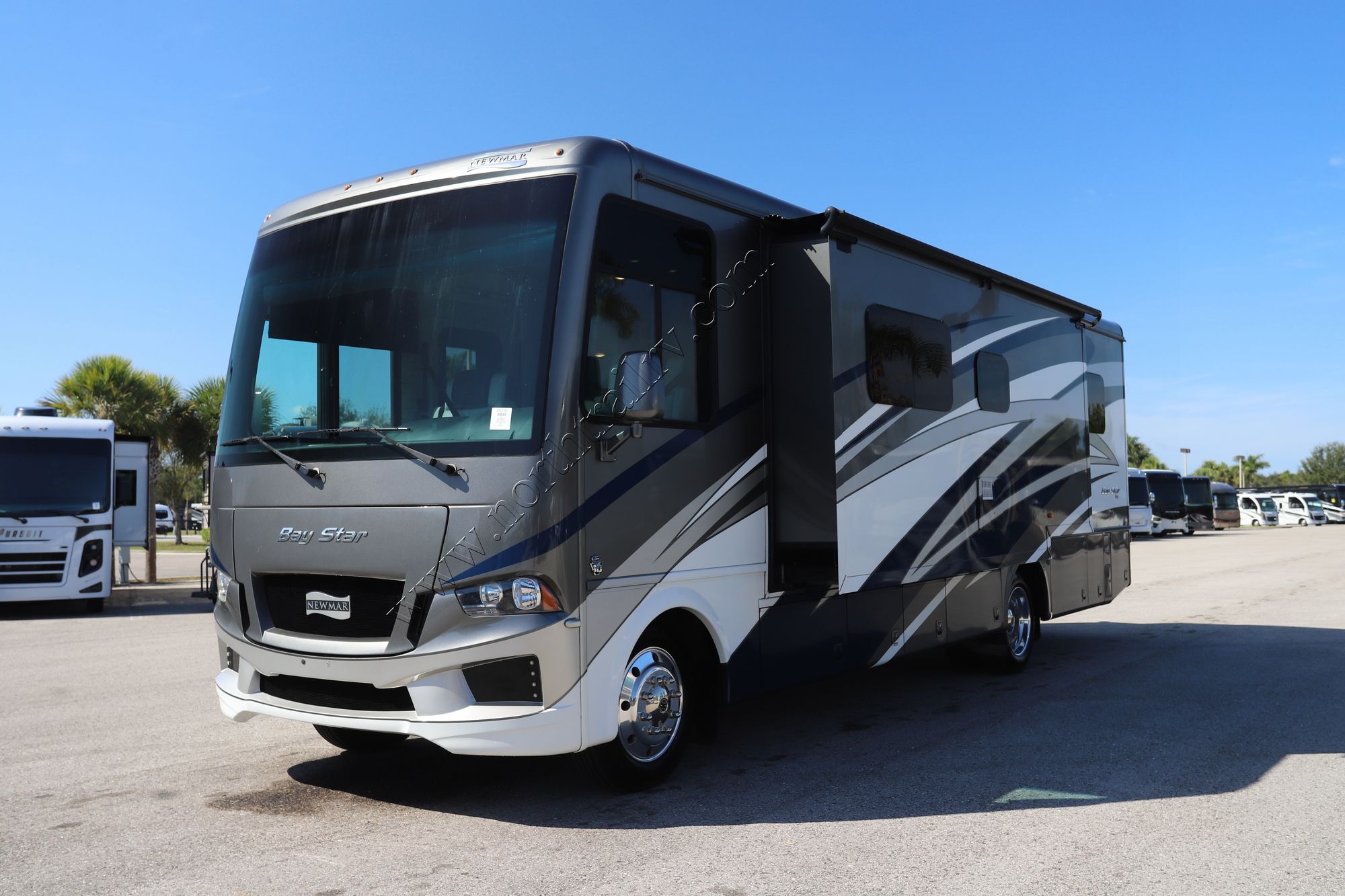 Used 2020 Newmar Bay Star 3226 Class A  For Sale
