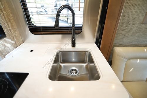 2025 Airstream Atlas Tommy Bahama E1