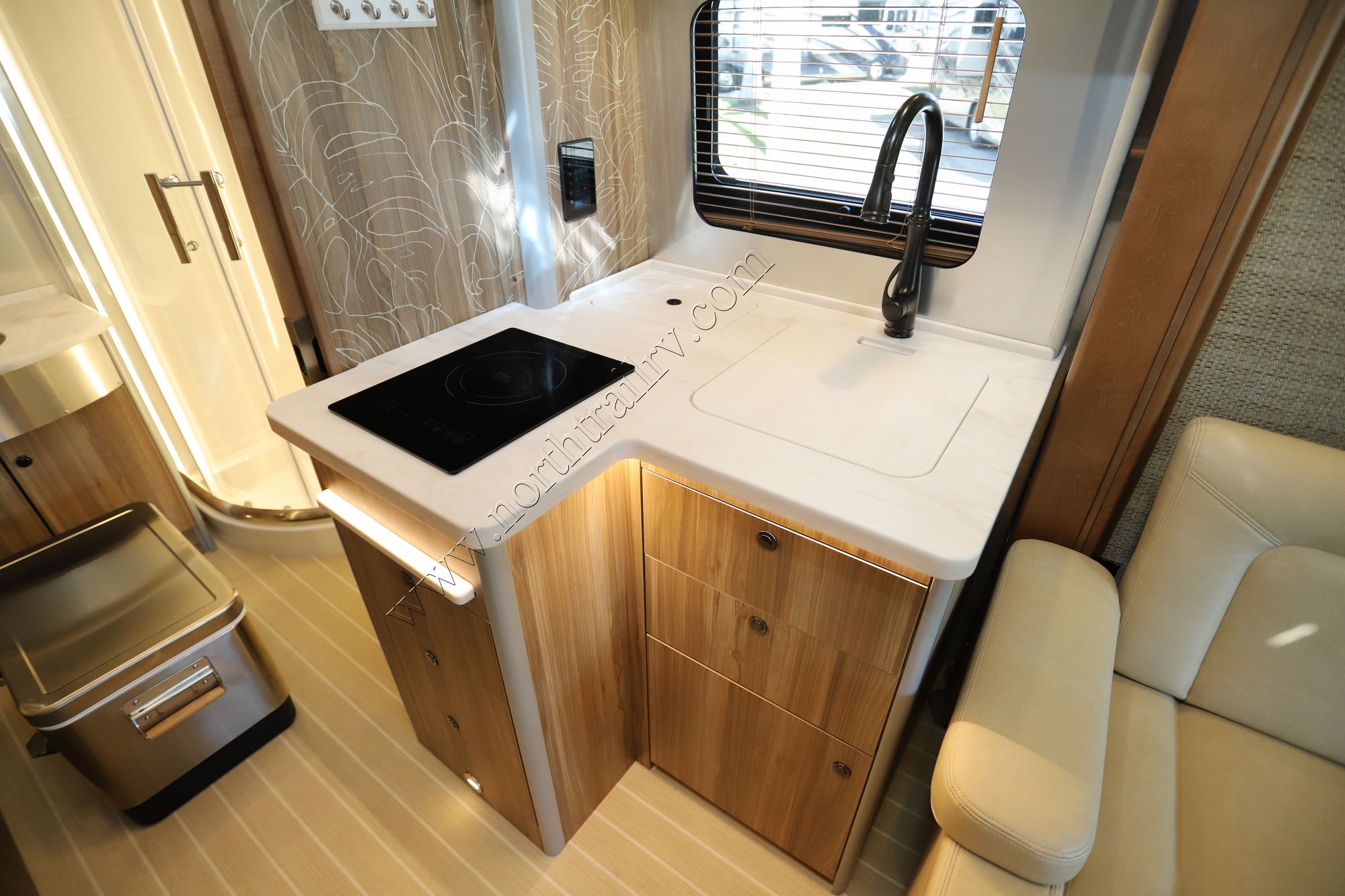 Used 2025 Airstream Atlas Tommy Bahama E1 Class C  For Sale