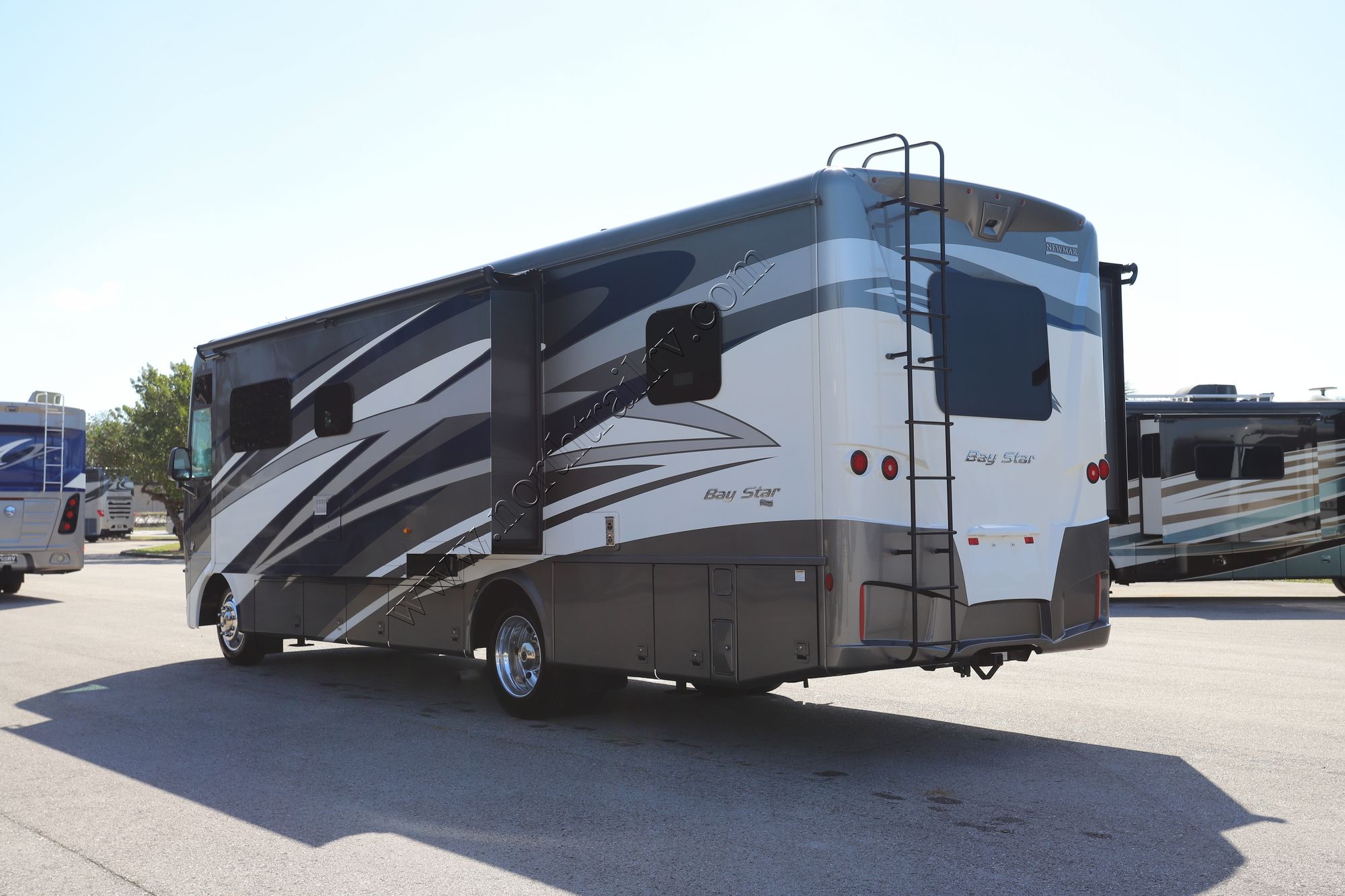 Used 2020 Newmar Bay Star 3226 Class A  For Sale