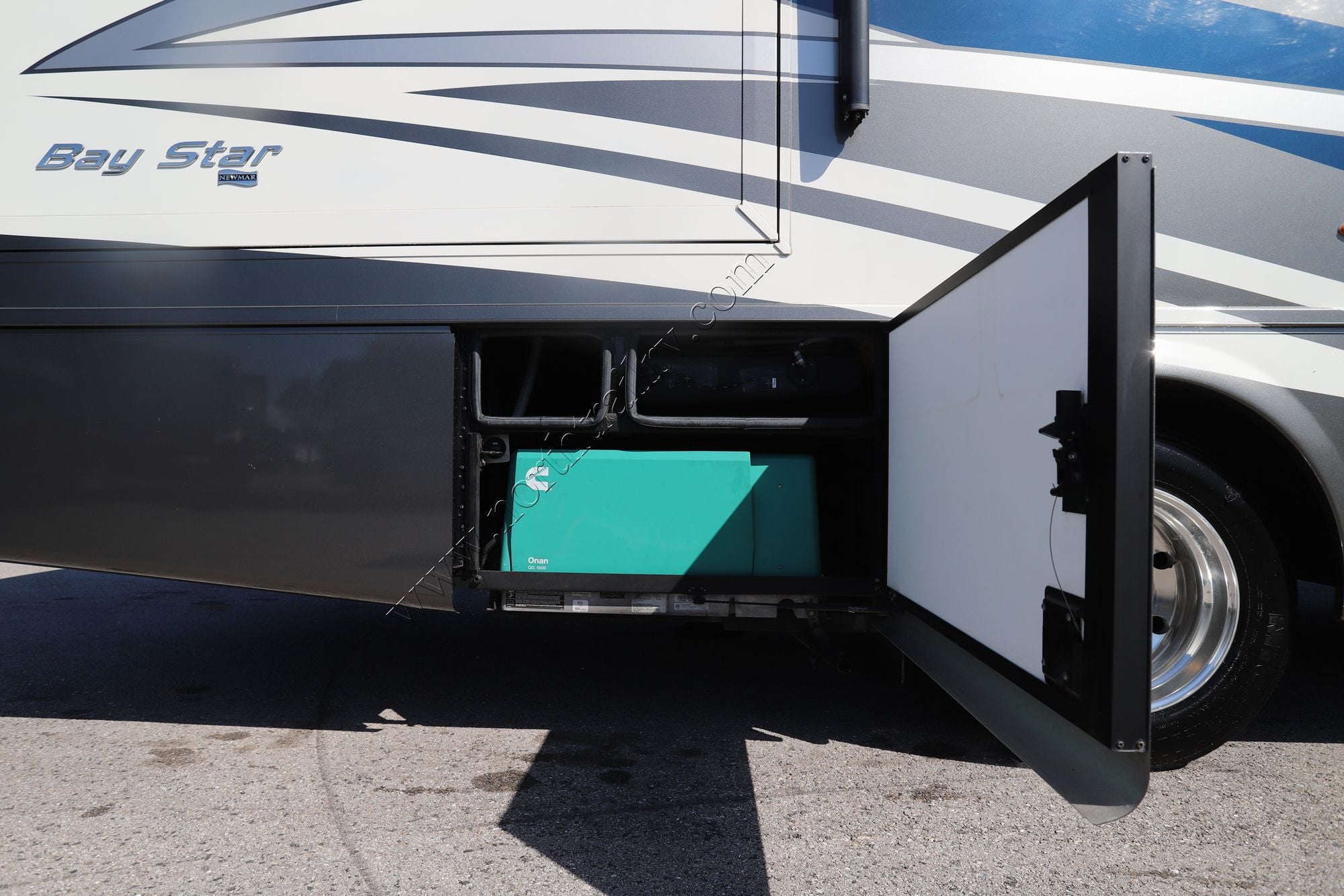 Used 2020 Newmar Bay Star 3226 Class A  For Sale