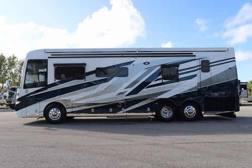 2026 Newmar Mountain Aire 3825