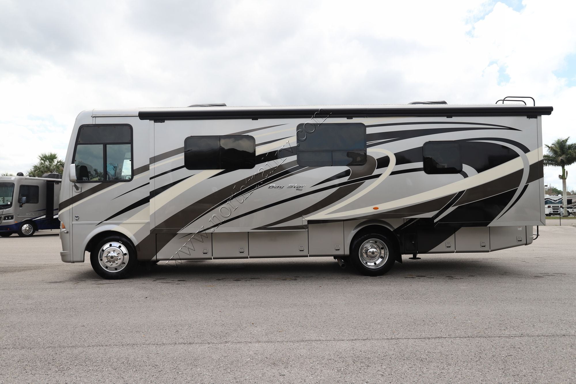 Used 2019 Newmar Bay Star 3124 Class A  For Sale