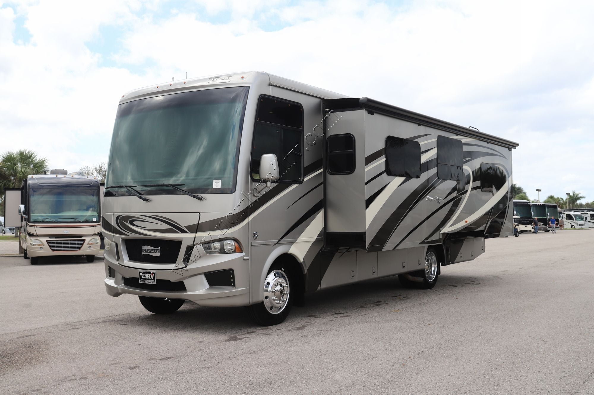 Used 2019 Newmar Bay Star 3124 Class A  For Sale