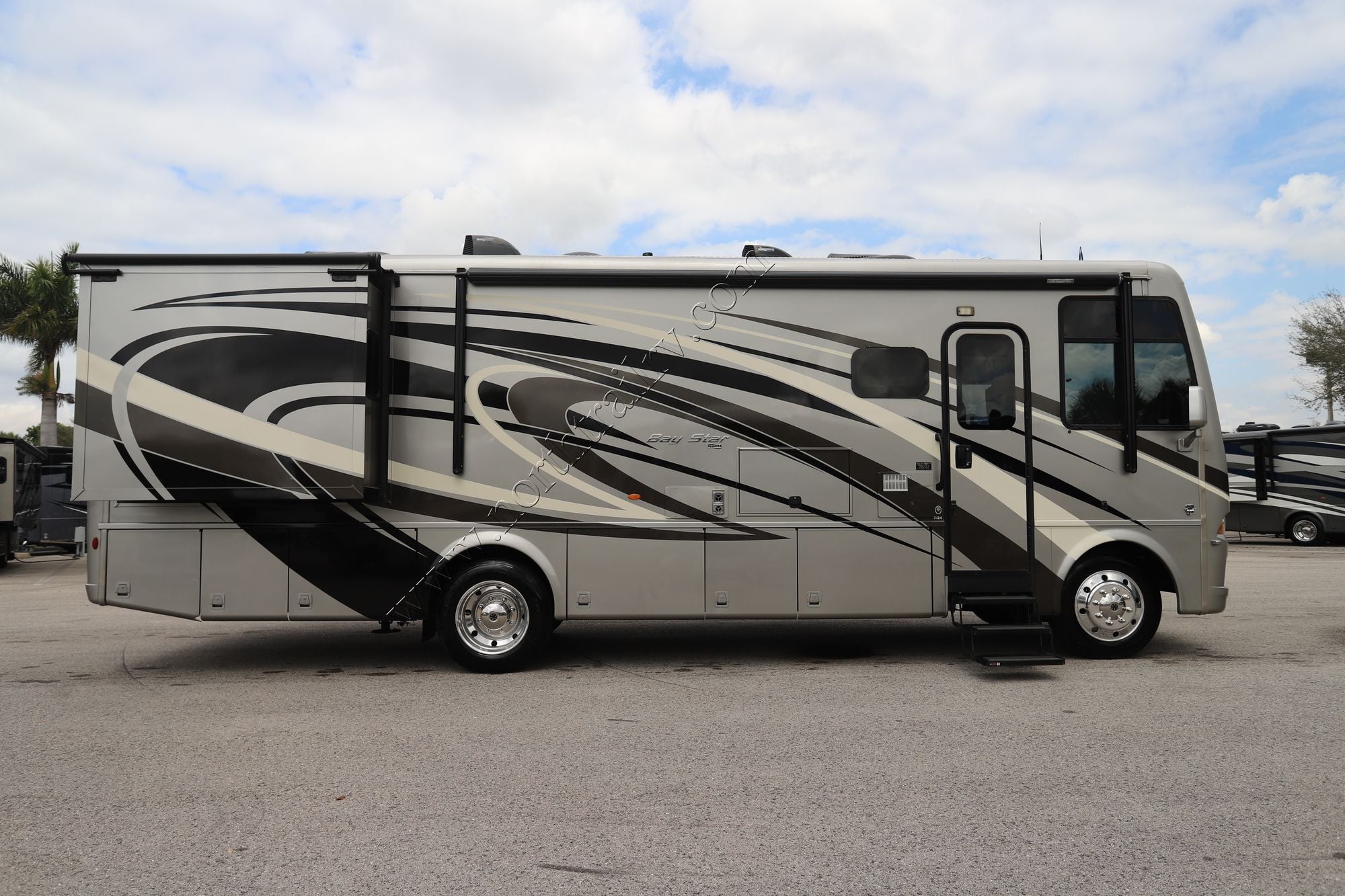 Used 2019 Newmar Bay Star 3124 Class A  For Sale