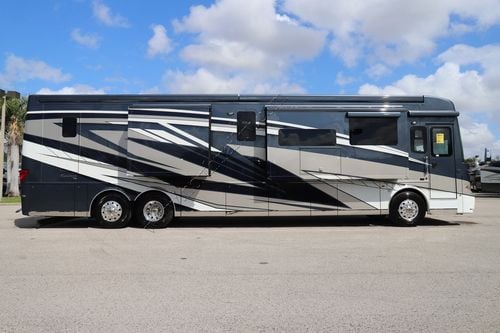 2026 Newmar Essex 4551