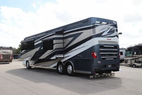 2026 Newmar Essex 4551