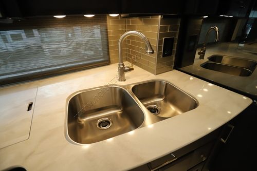 2026 Newmar Essex 4551