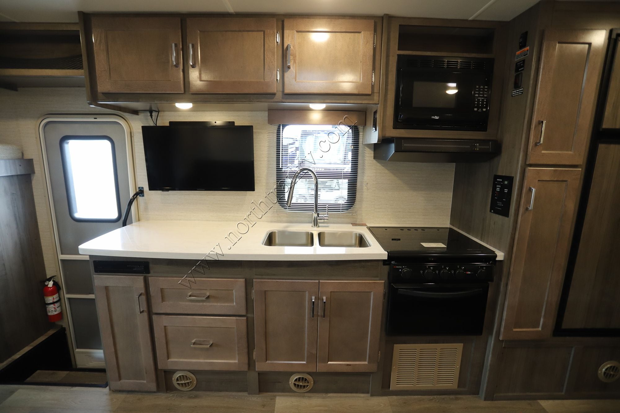 Used 2025 Winnebago Minnie Winnie 31K Class C  For Sale