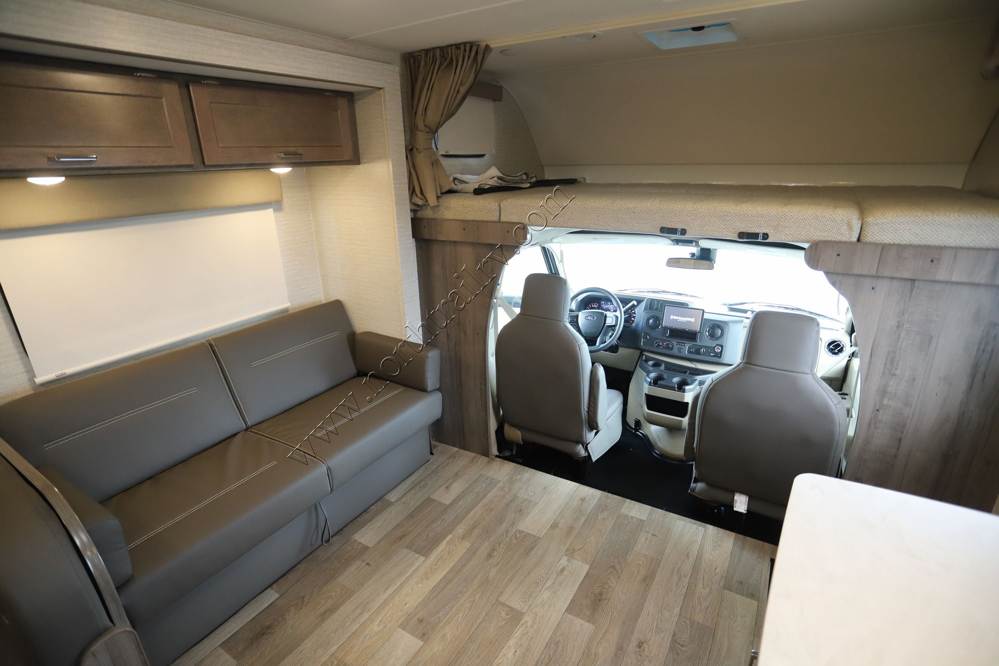 Used 2025 Winnebago Minnie Winnie 31K Class C  For Sale