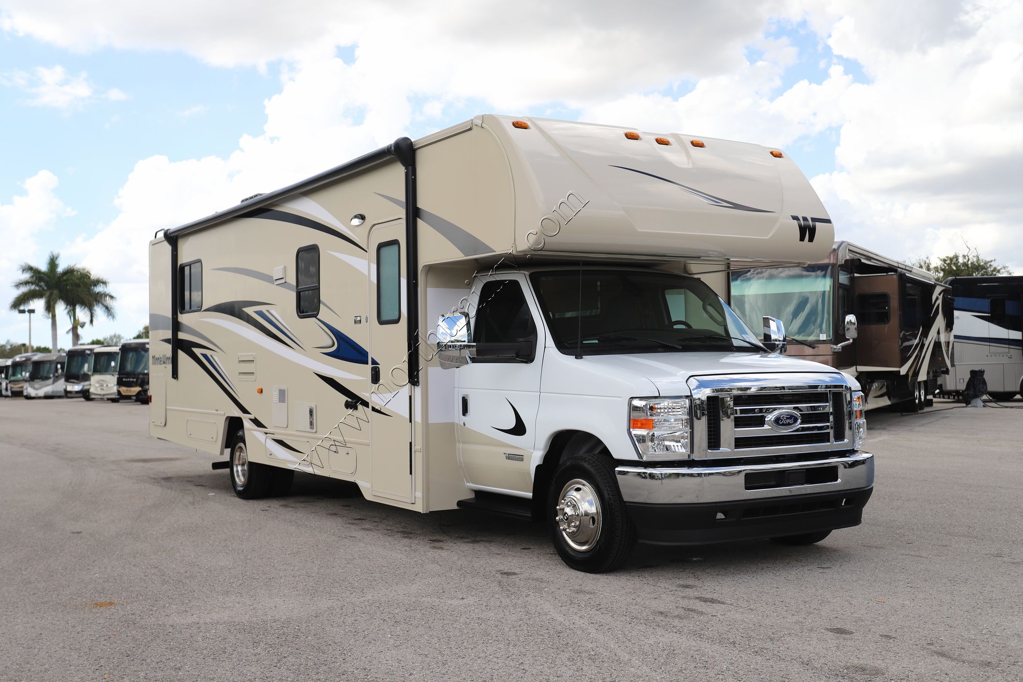Used 2025 Winnebago Minnie Winnie 31K Class C  For Sale