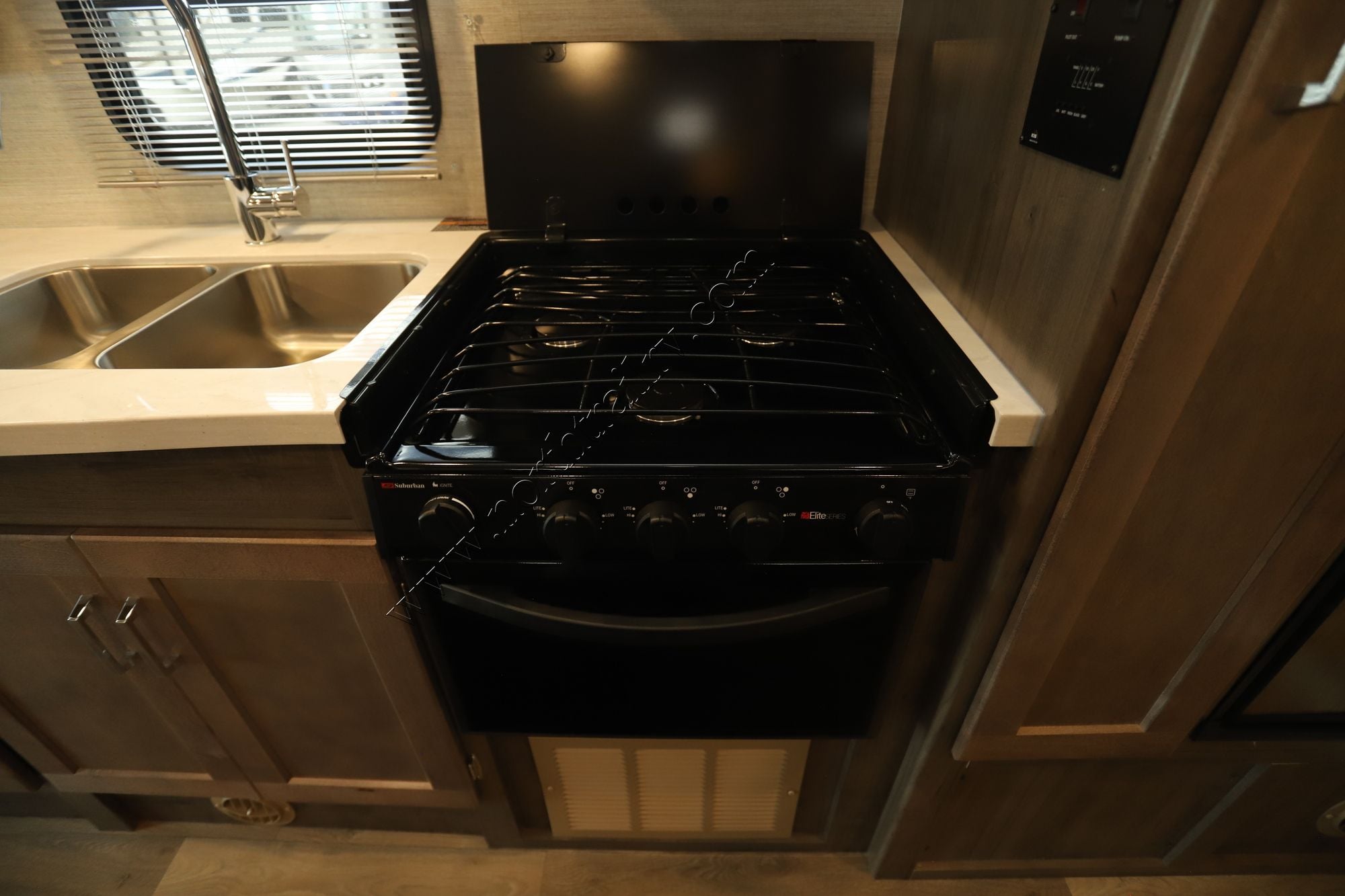 Used 2025 Winnebago Minnie Winnie 31K Class C  For Sale